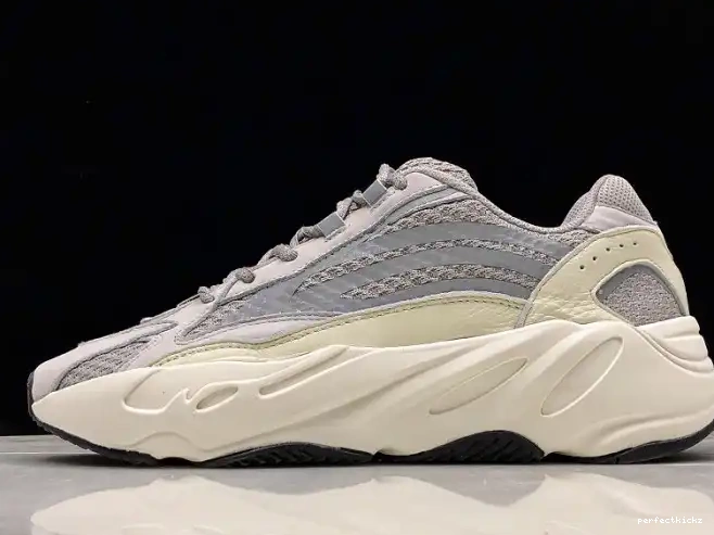 V2 Static Yeezy Adidas EF2829 Boost 700 0524